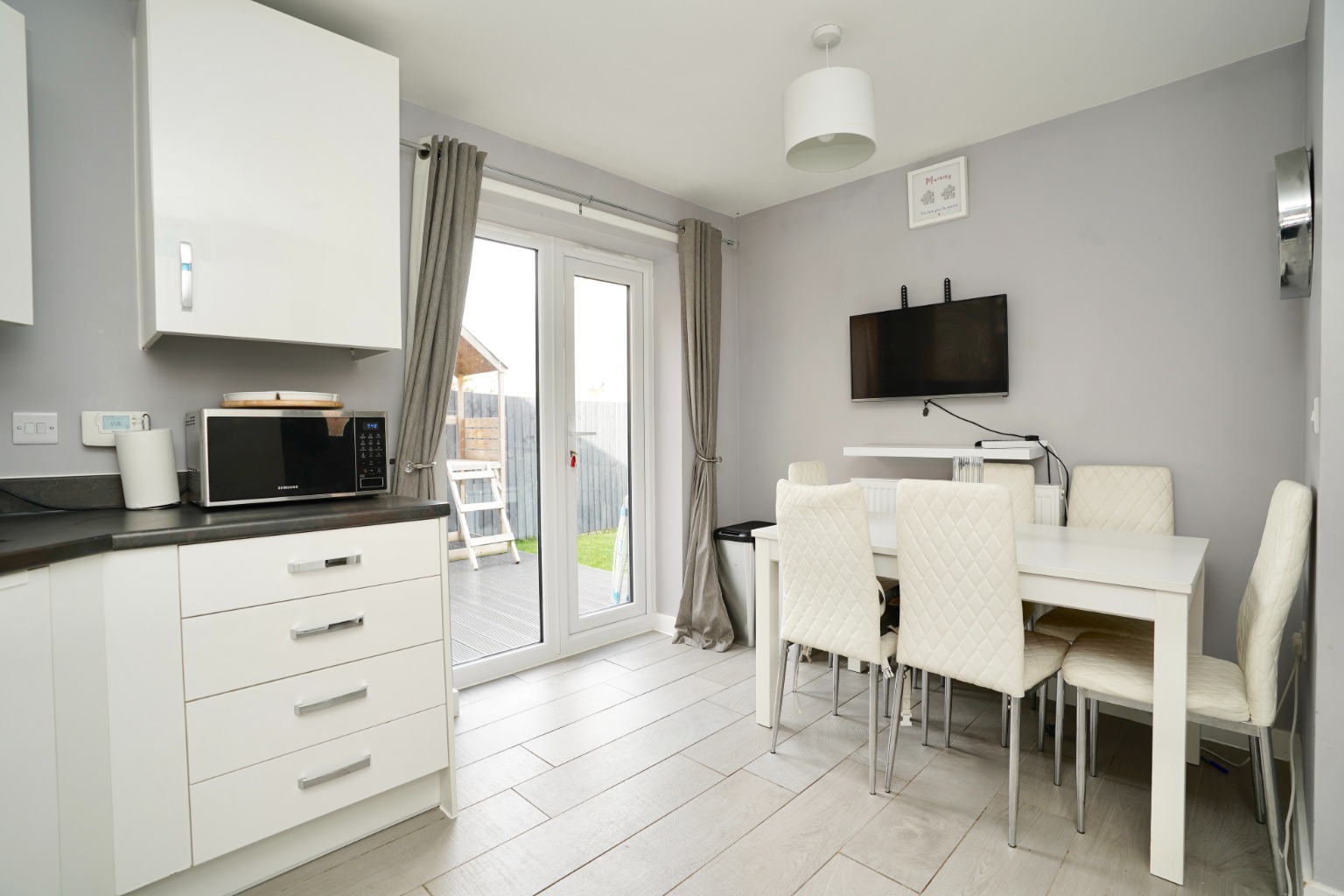 3 bed end of terrace house for sale in Gardener Crescent, Huntingdon  - Property Image 5