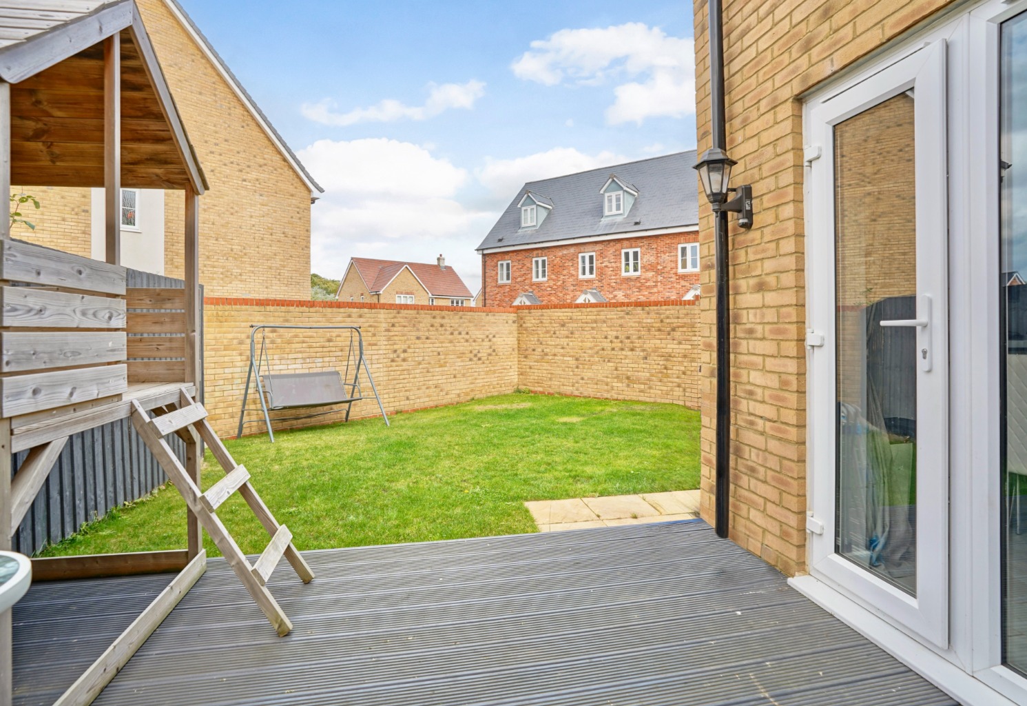 3 bed end of terrace house for sale in Gardener Crescent, Huntingdon 11