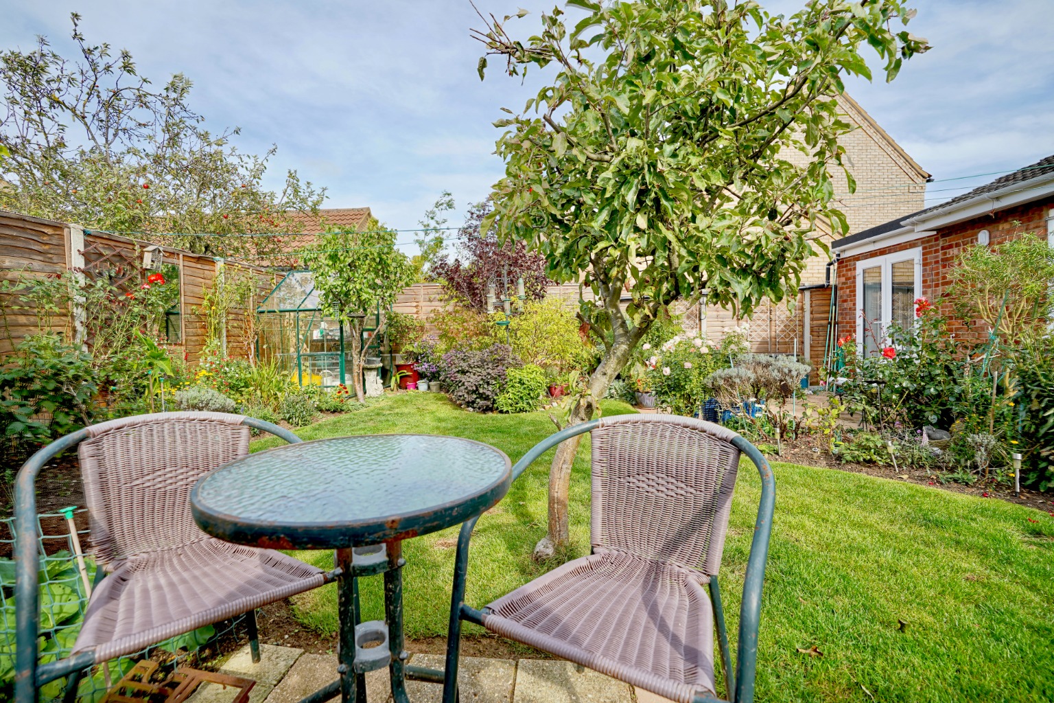 2 bed bungalow for sale in Headlands, Huntingdon 1