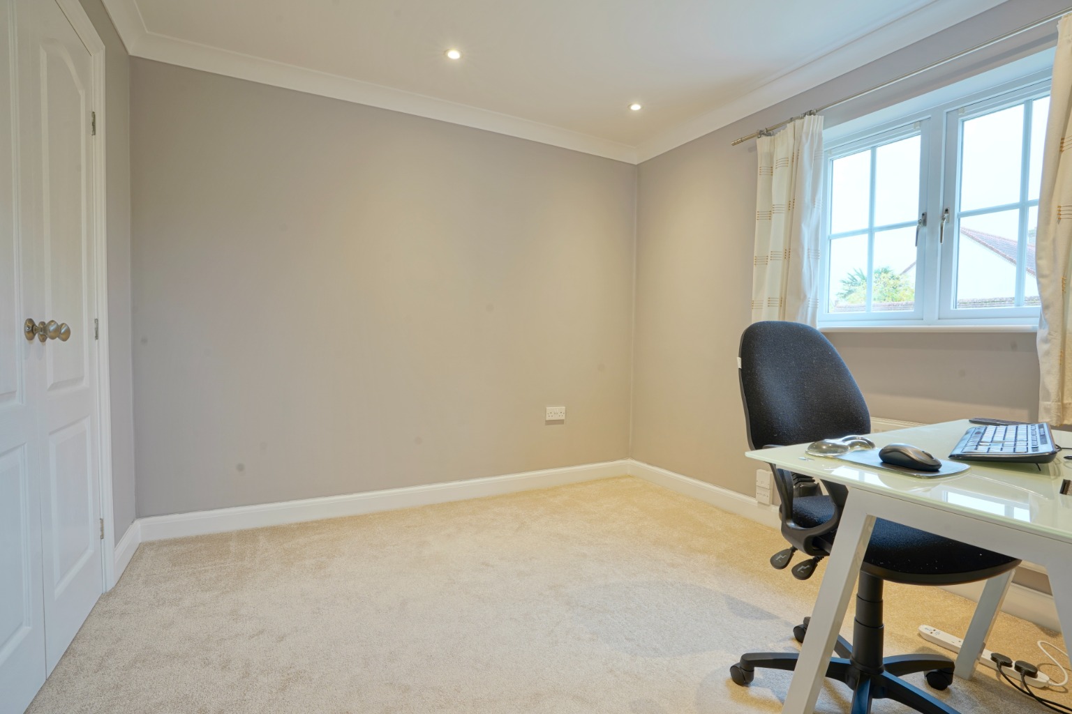 4 bed detached house for sale in Headlands, Huntingdon 14