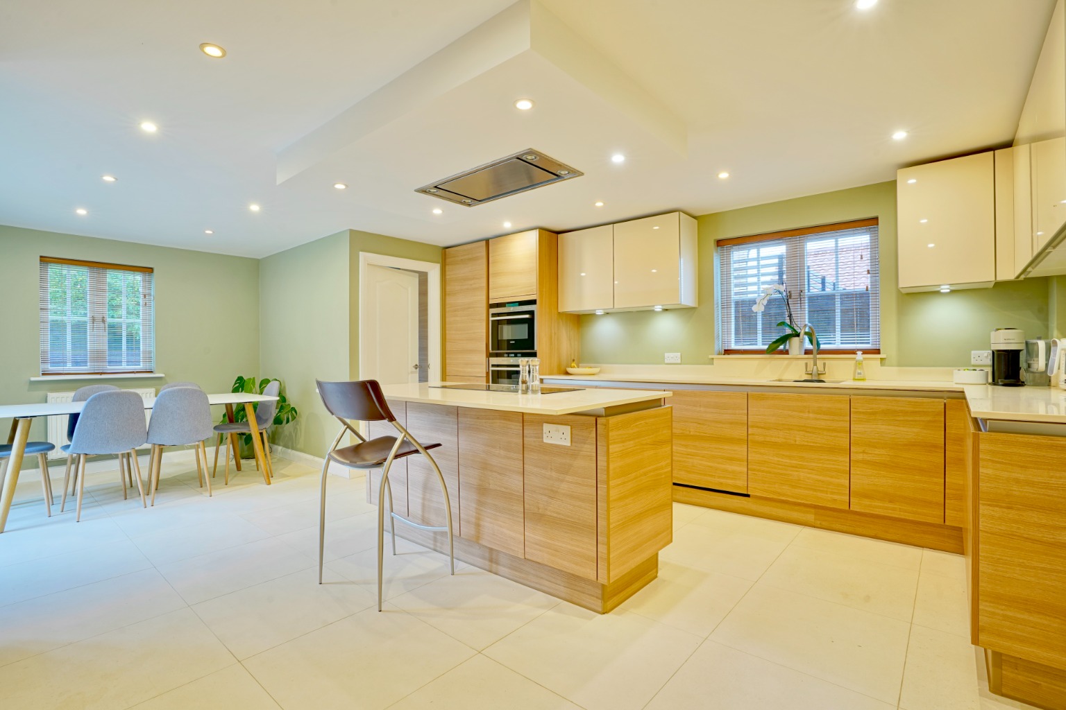 4 bed detached house for sale in Headlands, Huntingdon 1