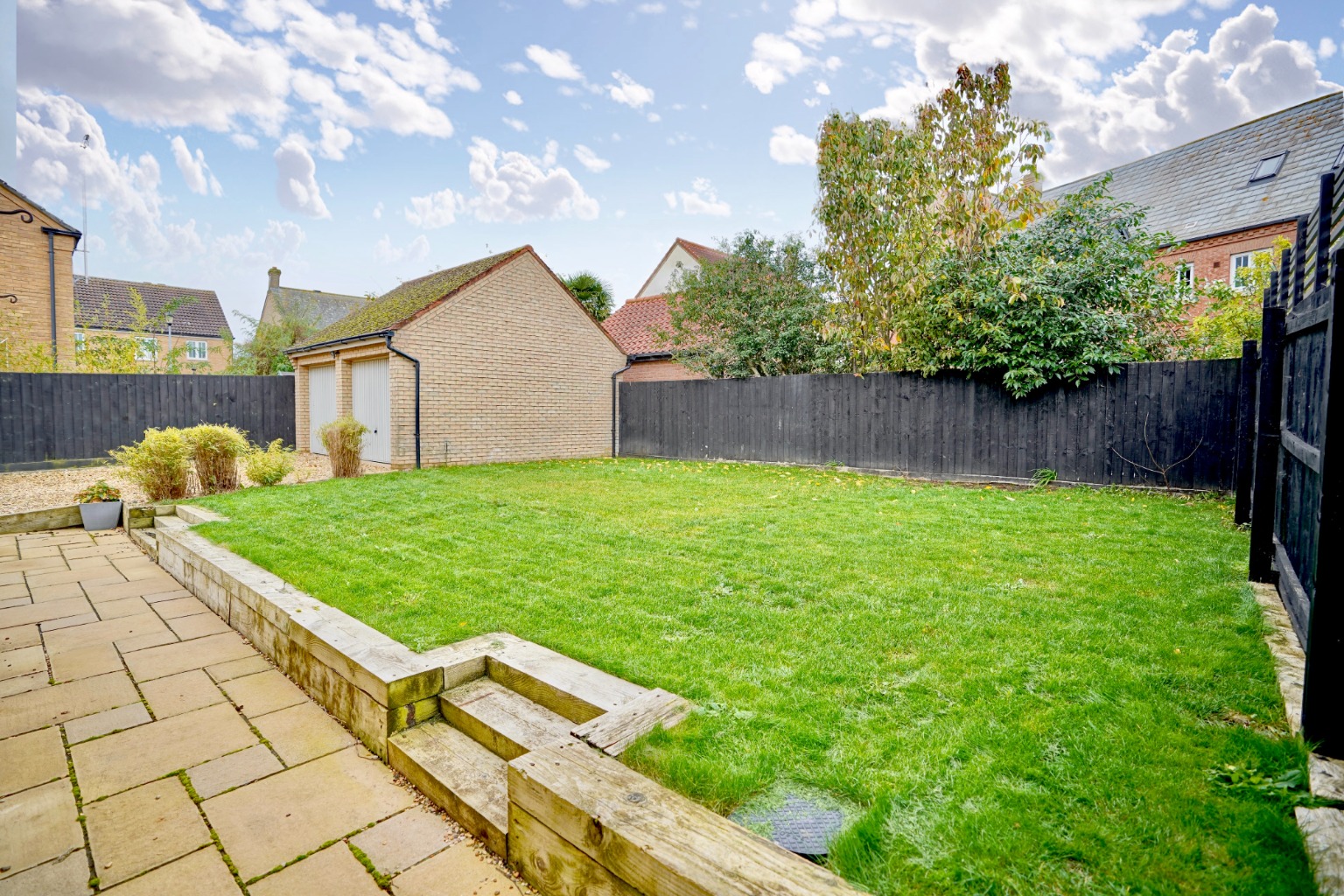 4 bed detached house for sale in Headlands, Huntingdon 3