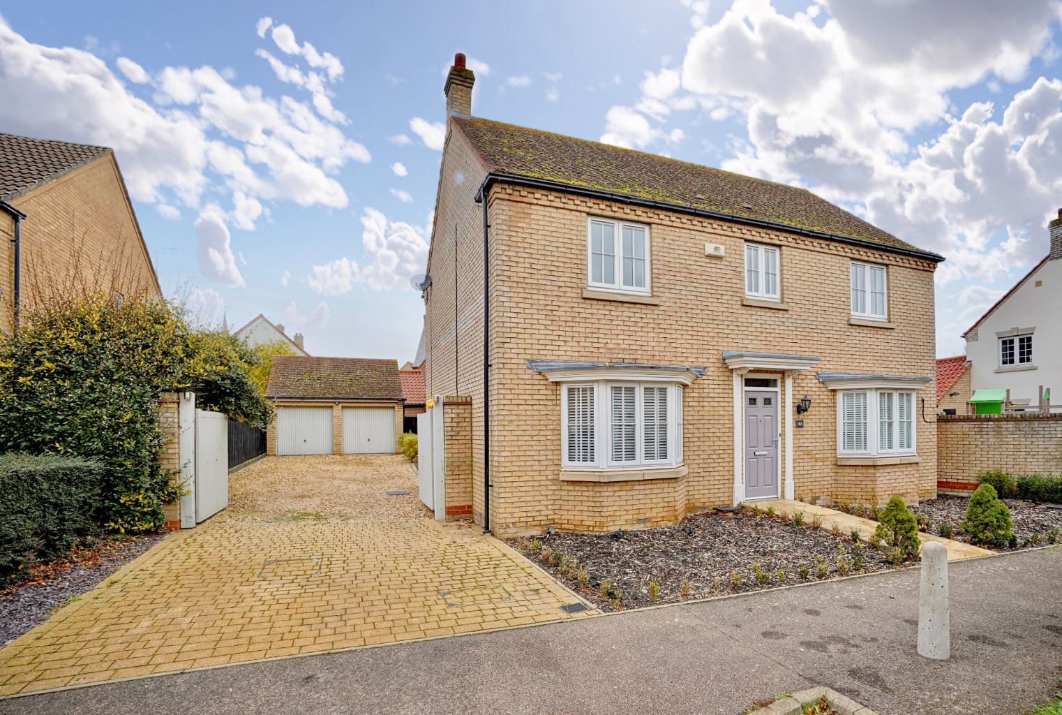4 bed detached house for sale in Headlands, Huntingdon - Property Image 1