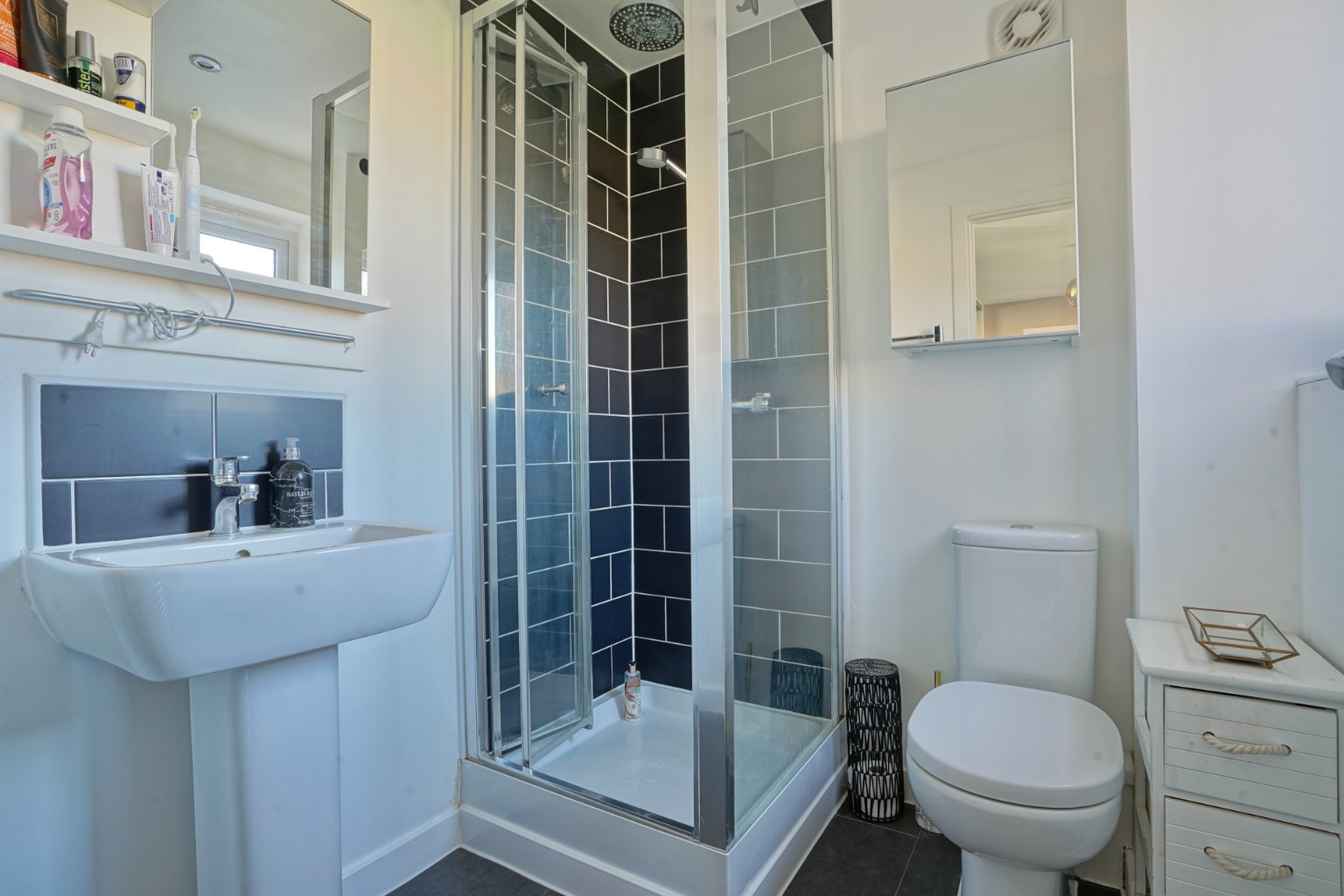 3 bed detached house for sale in Bloomfield Drive, Huntingdon 7