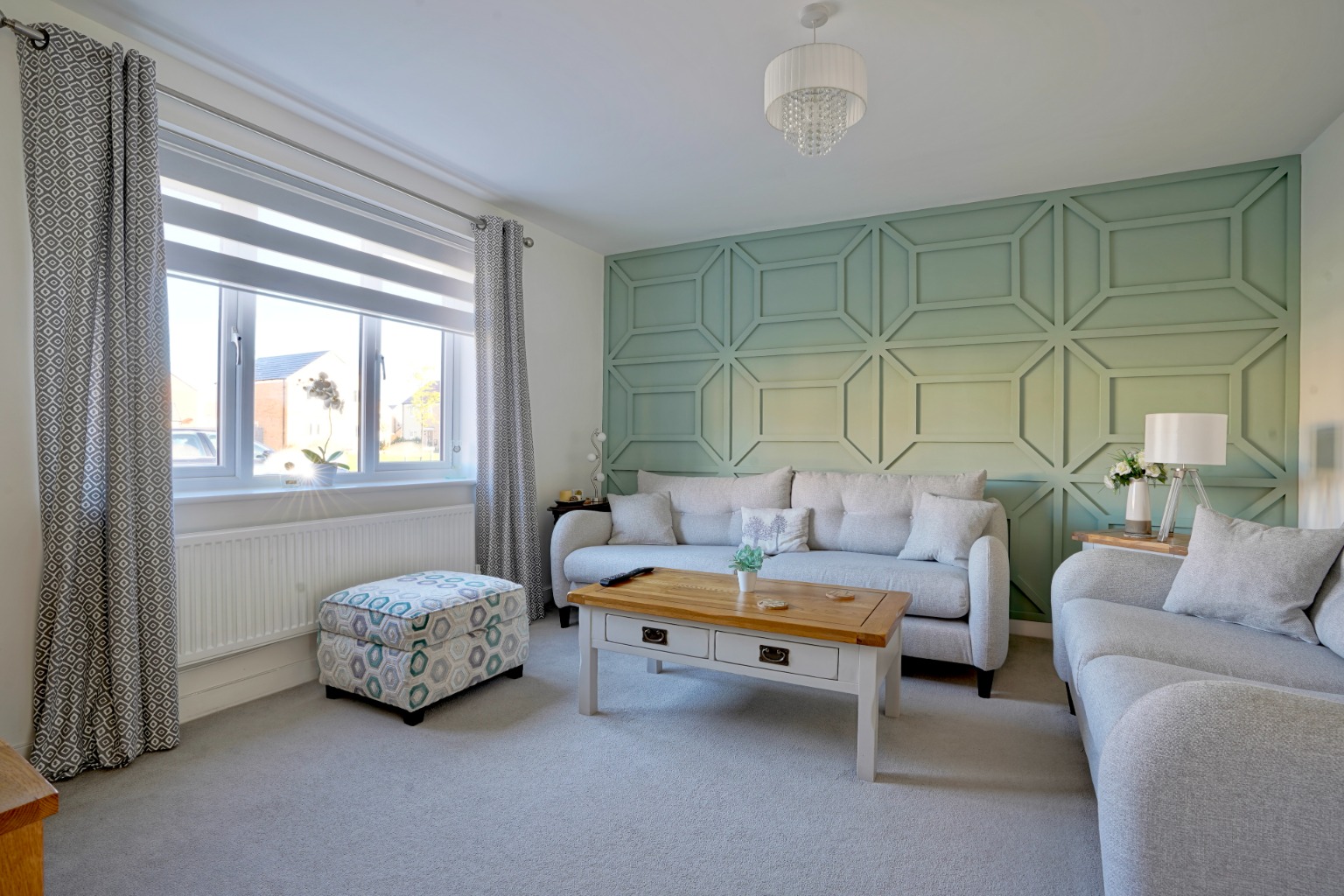 3 bed detached house for sale in Bloomfield Drive, Huntingdon - Property Image 1