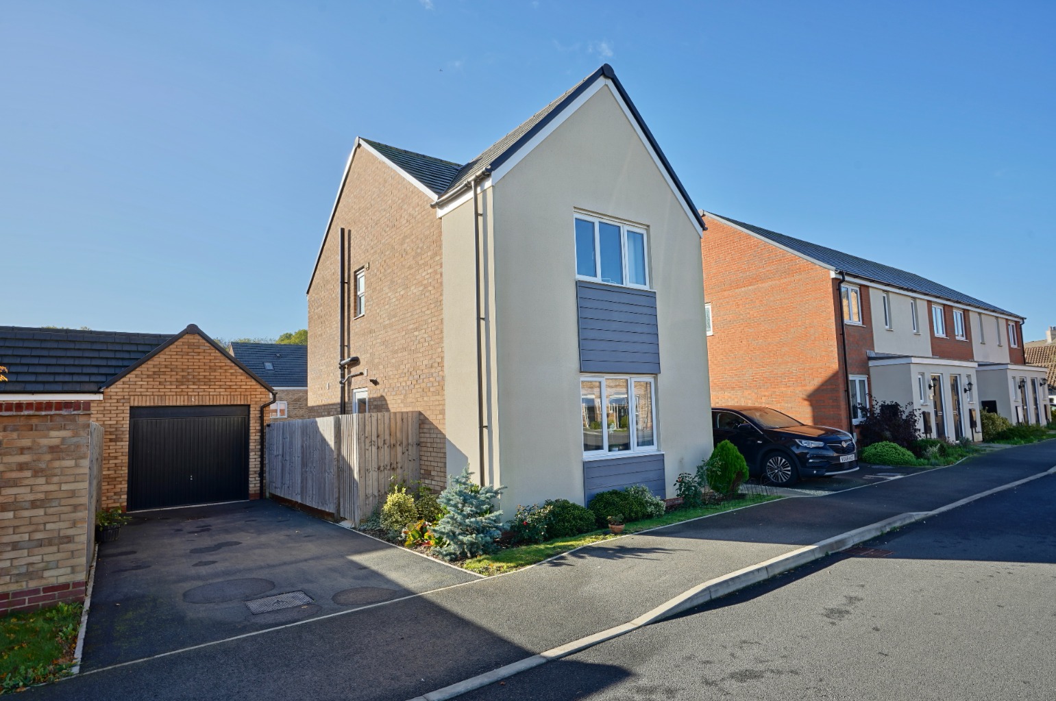 3 bed detached house for sale in Bloomfield Drive, Huntingdon  - Property Image 4