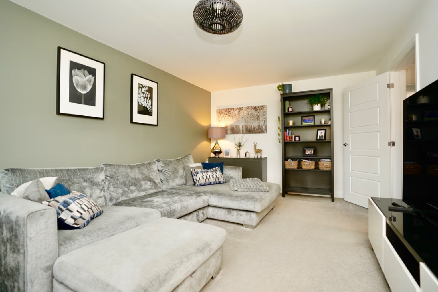 4 bed detached house for sale in Carter Lane, Huntingdon 2