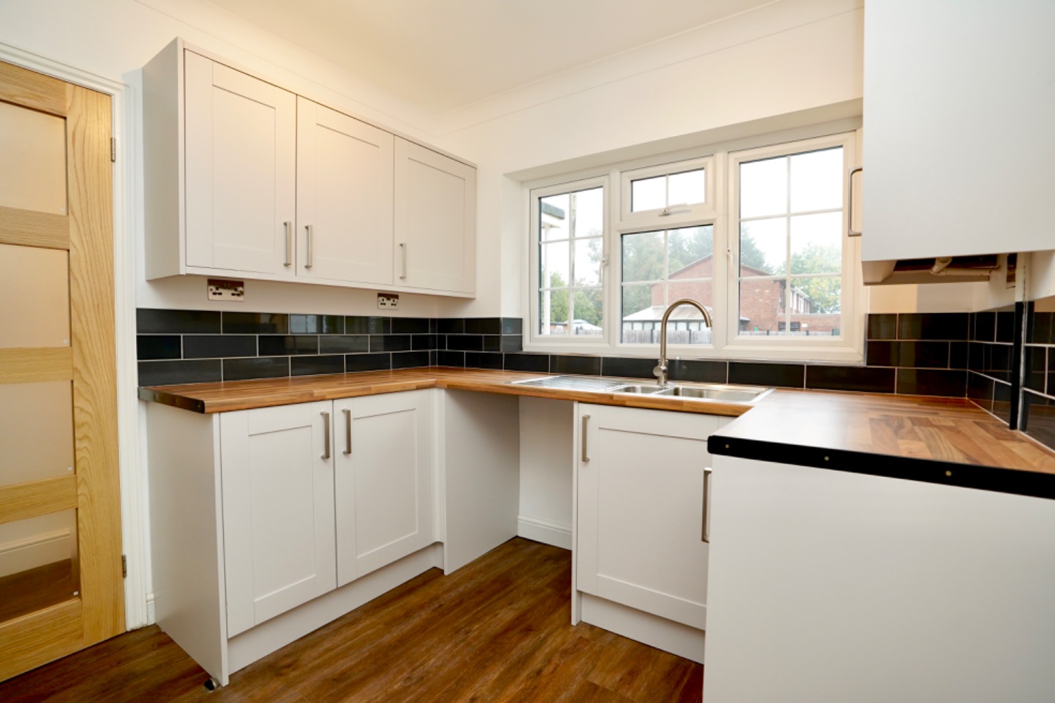 2 bed semi-detached bungalow for sale in Headlands, Huntingdon 5