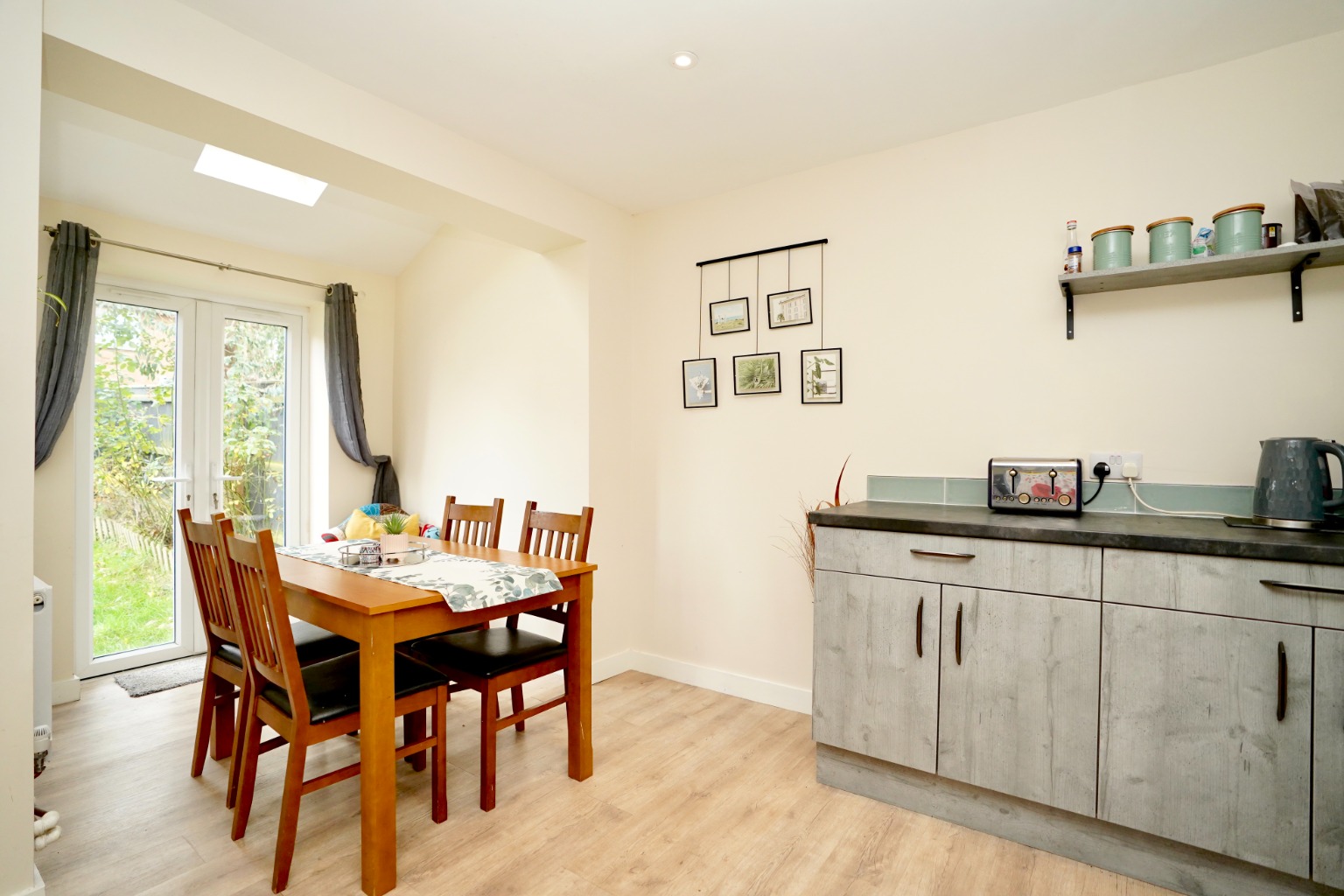 4 bed semi-detached house for sale in Churchill Avenue, Huntingdon  - Property Image 6