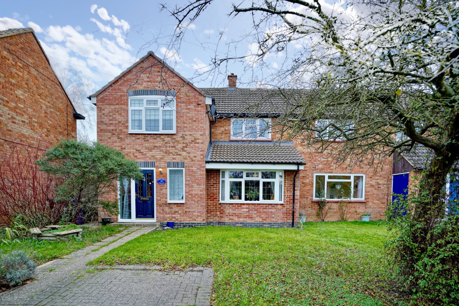 4 bed semi-detached house for sale in Churchill Avenue, Huntingdon  - Property Image 1