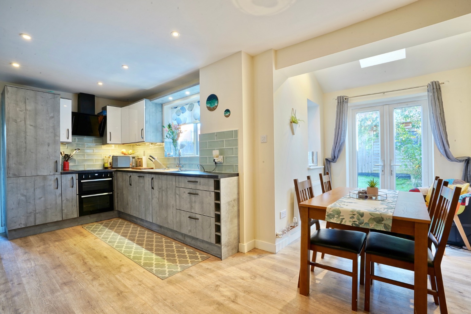 4 bed semi-detached house for sale in Churchill Avenue, Huntingdon  - Property Image 3