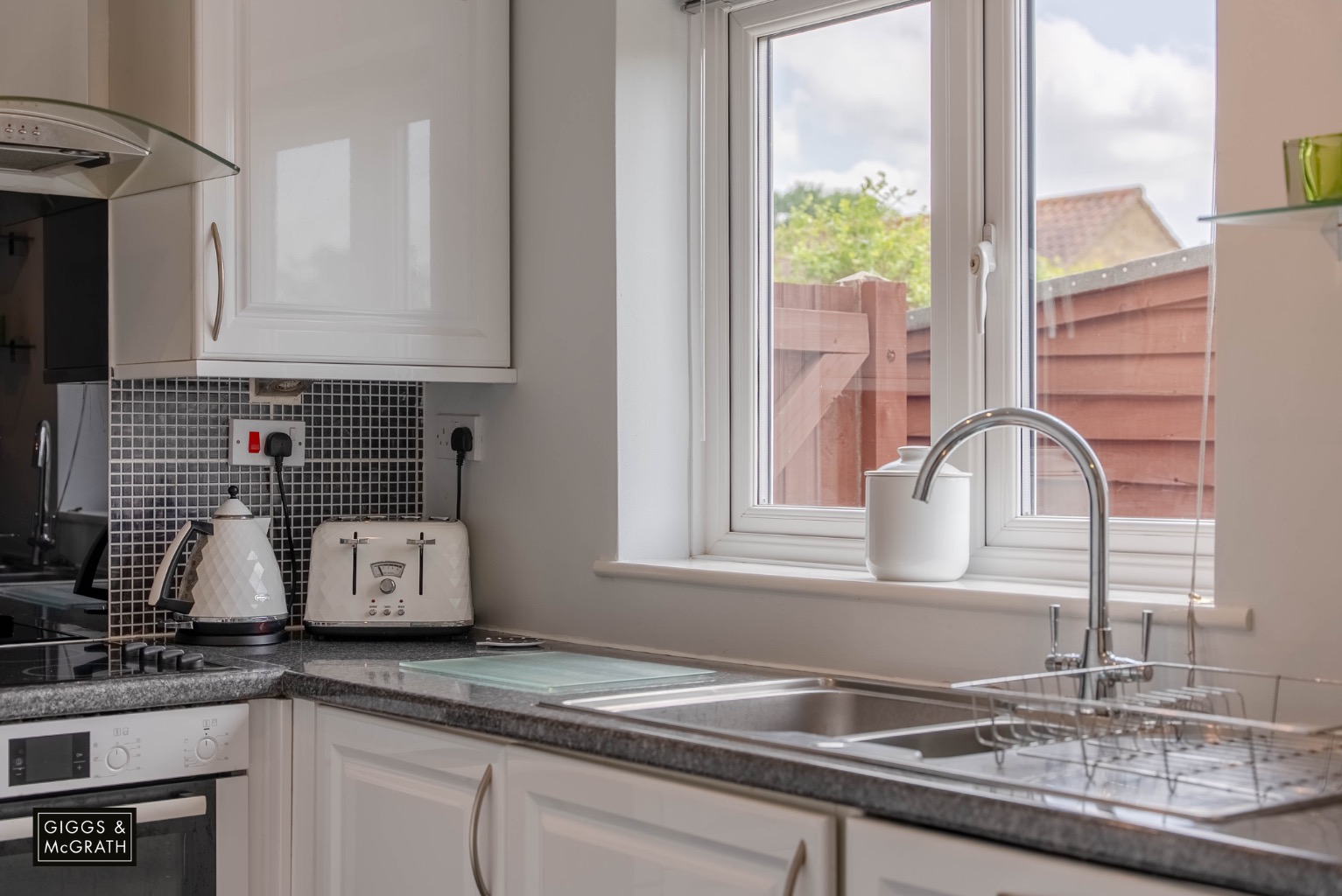 3 bed link detached house for sale in Hillfield, Huntingdon  - Property Image 4