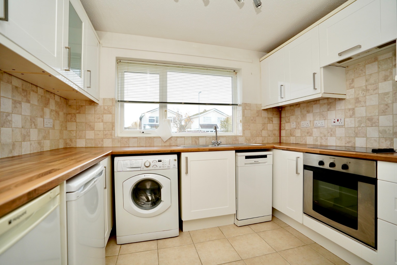 2 bed semi-detached bungalow for sale in Ashton Close, St. Ives  - Property Image 3