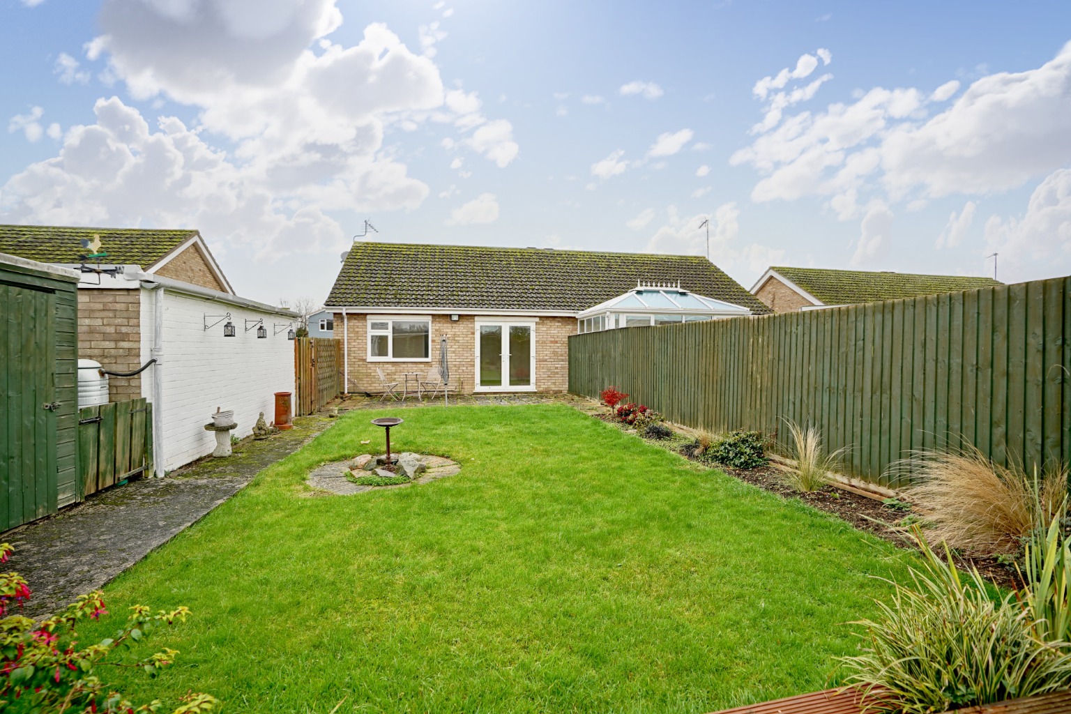 2 bed semi-detached bungalow for sale in Ashton Close, St. Ives  - Property Image 4