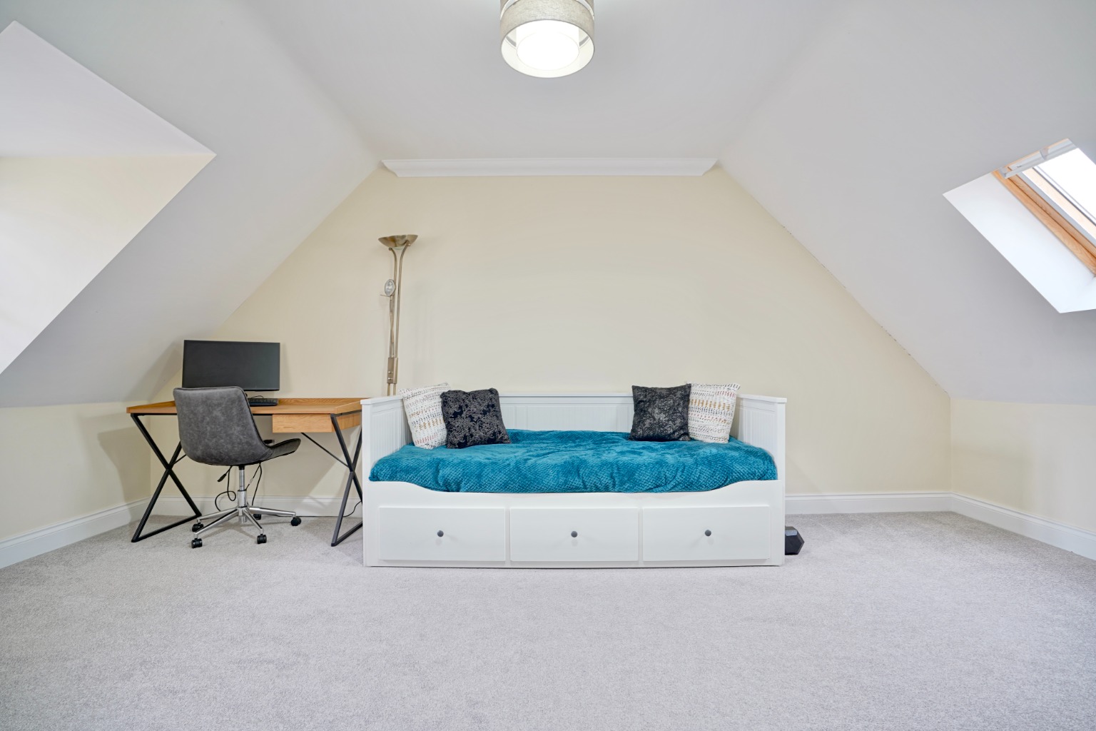 4 bed link detached house for sale in Horsfall Road, Cambridgeshire  - Property Image 12