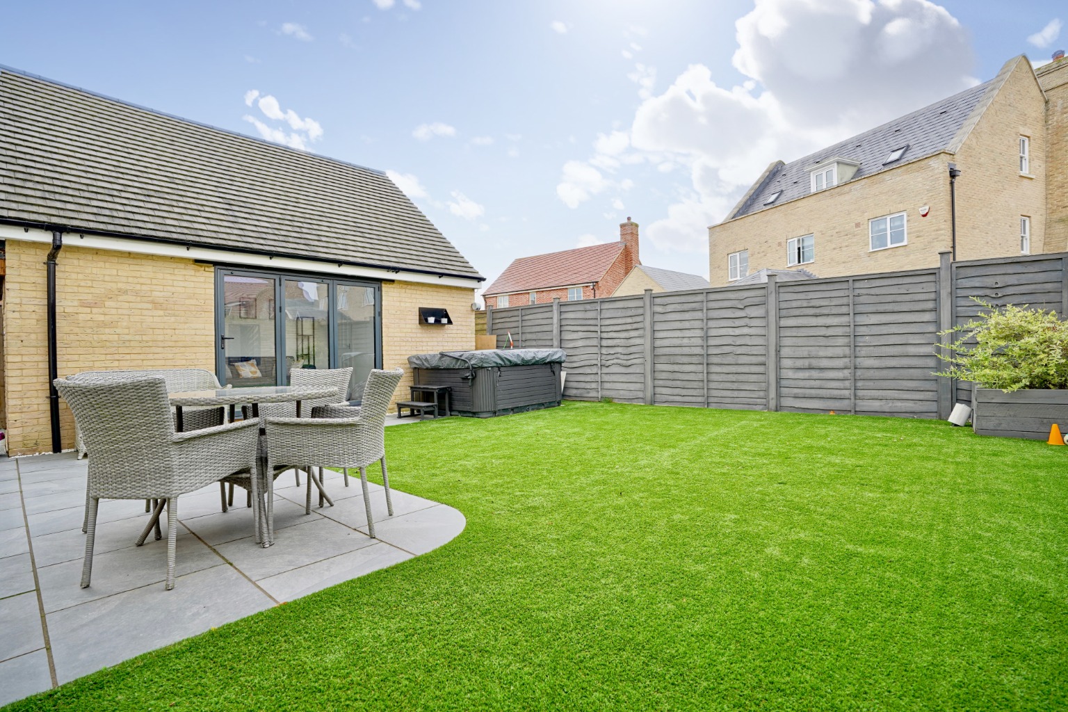 4 bed link detached house for sale in Horsfall Road, Cambridgeshire  - Property Image 15