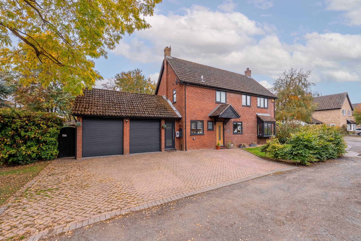 4 bed detached house for sale in Scotts Close, Cambridgeshire - Property Image 1