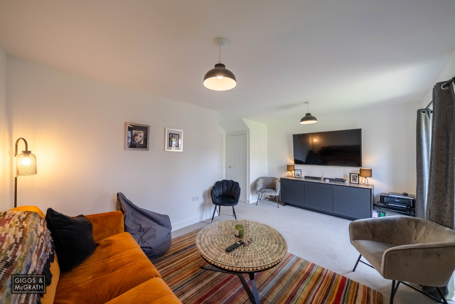 4 bed end of terrace house for sale in Central Avenue, Cambridgeshire 2