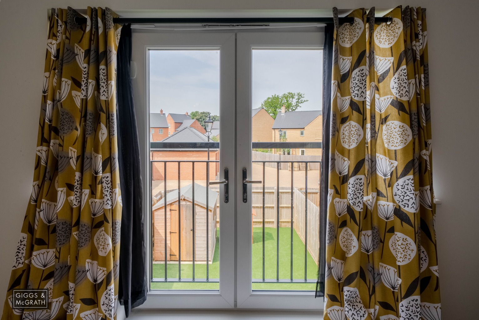 4 bed end of terrace house for sale in Central Avenue, Cambridgeshire 10