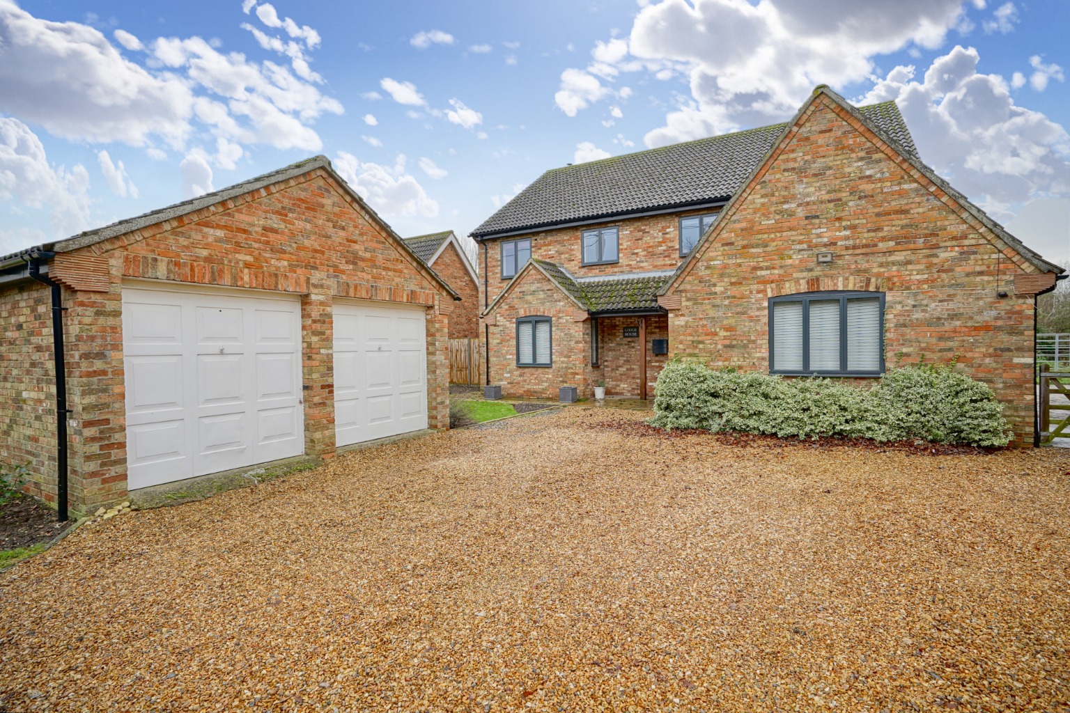 4 bed detached house for sale in Church Street, Huntingdon 1