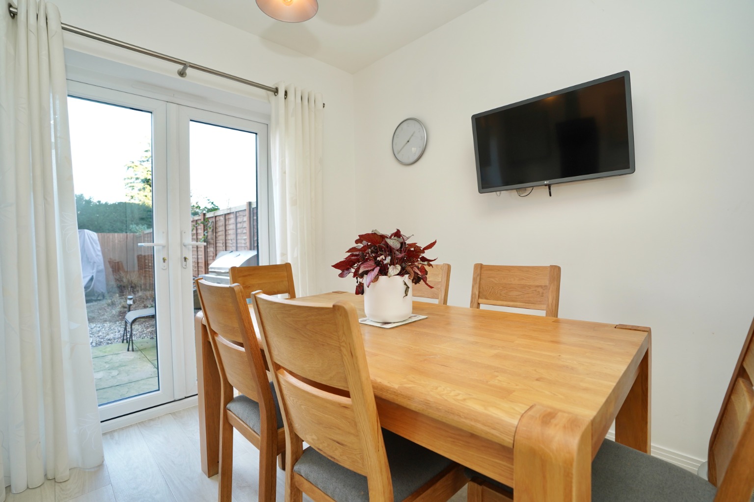 5 bed semi-detached house for sale in Badger Way, Huntingdon  - Property Image 13