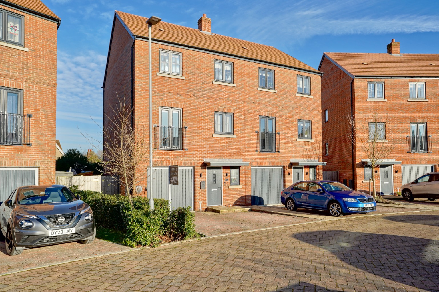 5 bed semi-detached house for sale in Badger Way, Huntingdon  - Property Image 1