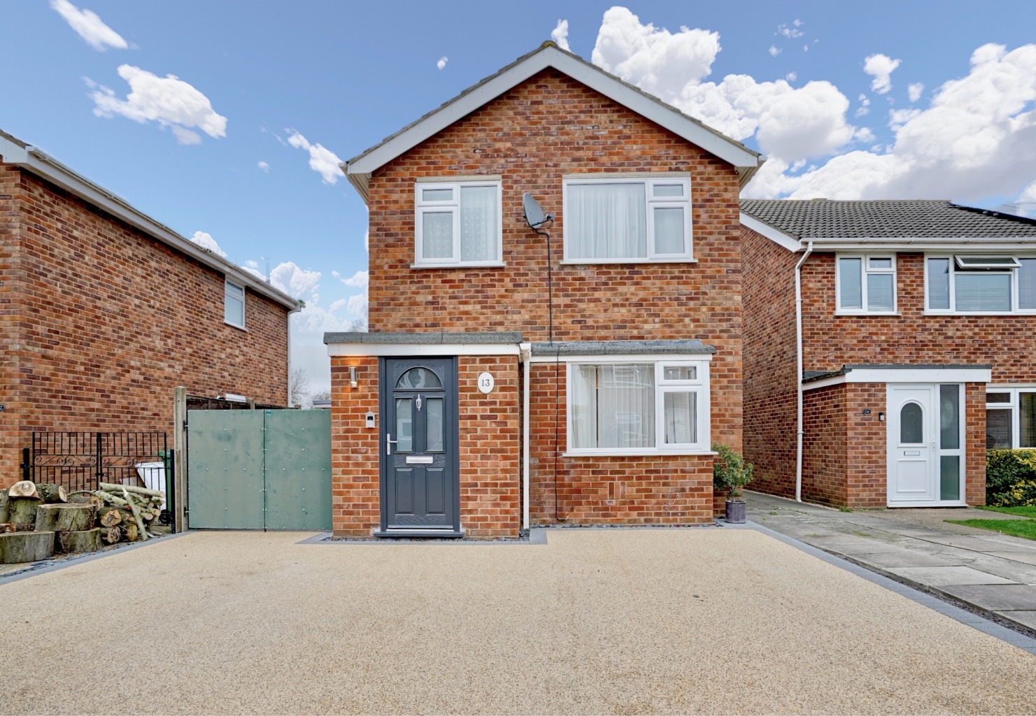 3 bed detached house for sale in Locksgate, Huntingdon - Property Image 1