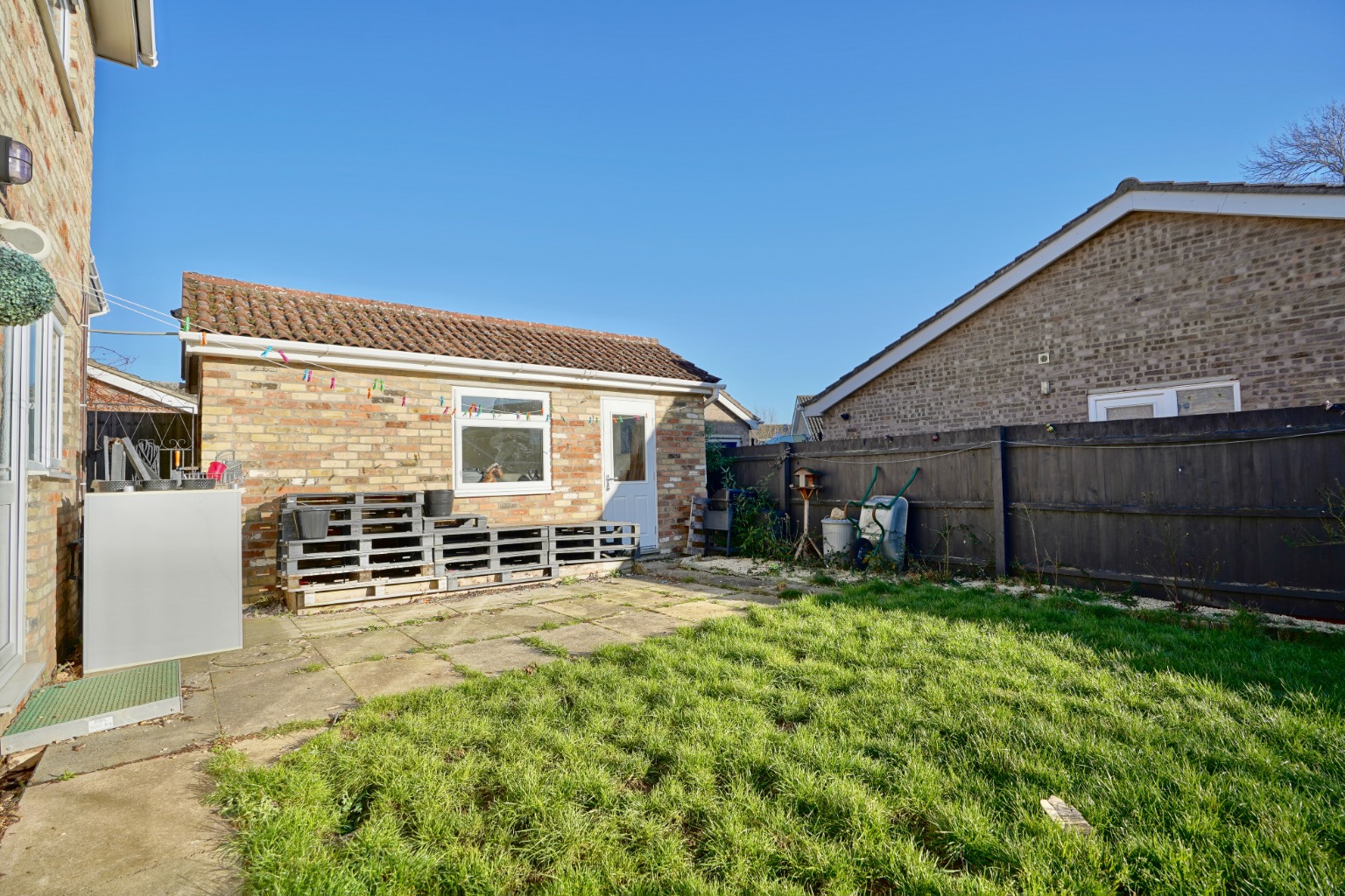 3 bed detached house for sale in Elizabethan Way, Huntingdon  - Property Image 4