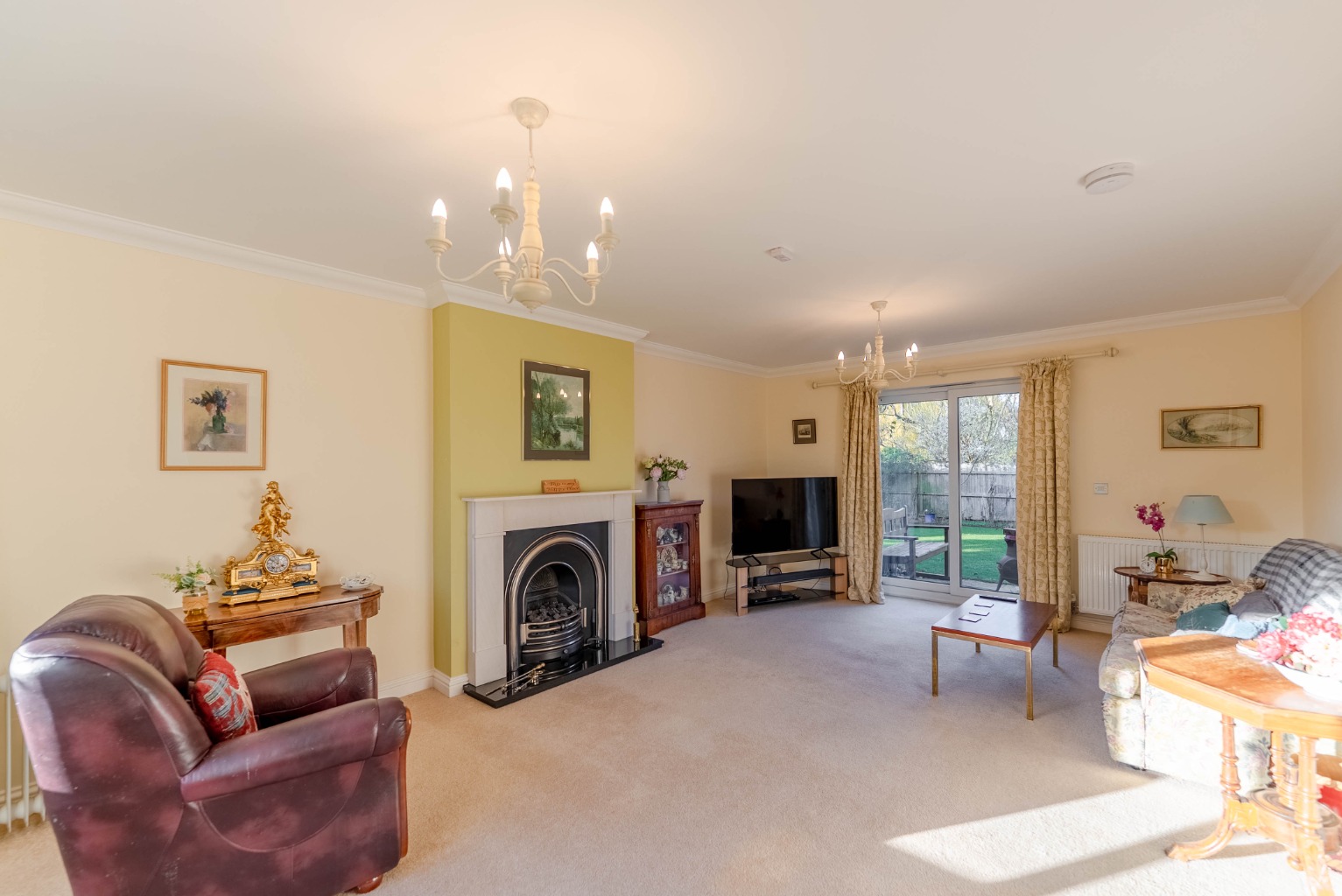 5 bed detached house for sale in Moat Close, Huntingdon  - Property Image 2