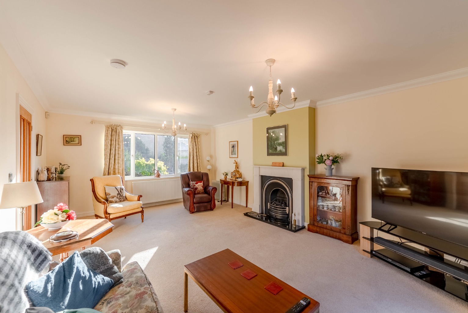 5 bed detached house for sale in Moat Close, Huntingdon 9