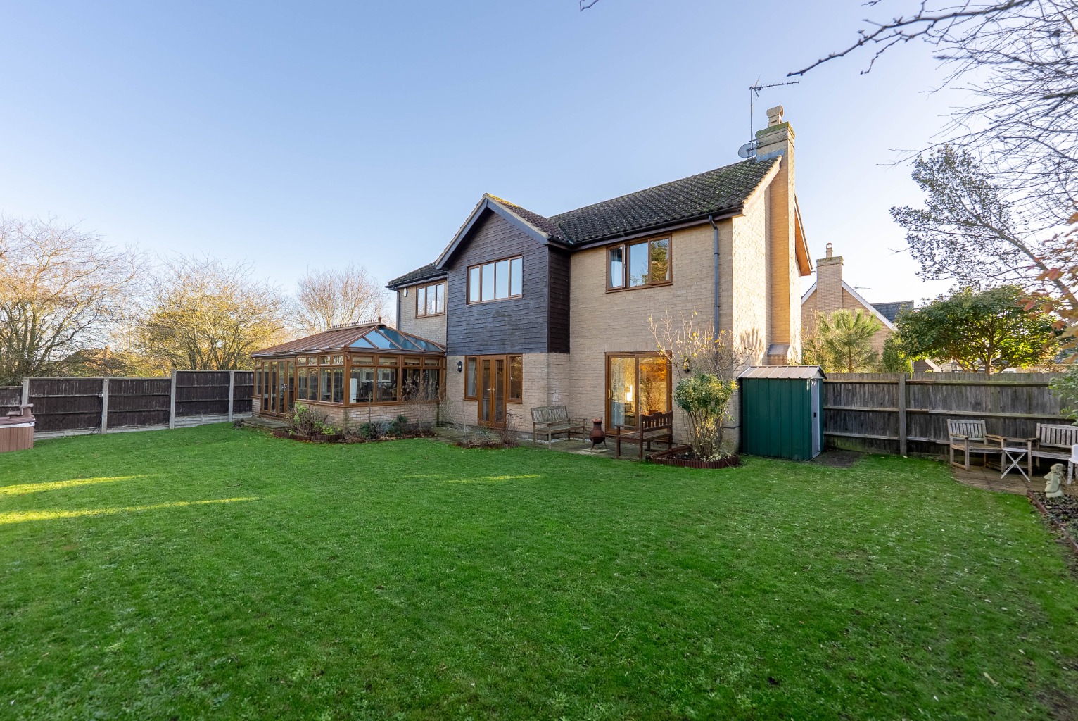 5 bed detached house for sale in Moat Close, Huntingdon - Property Image 1