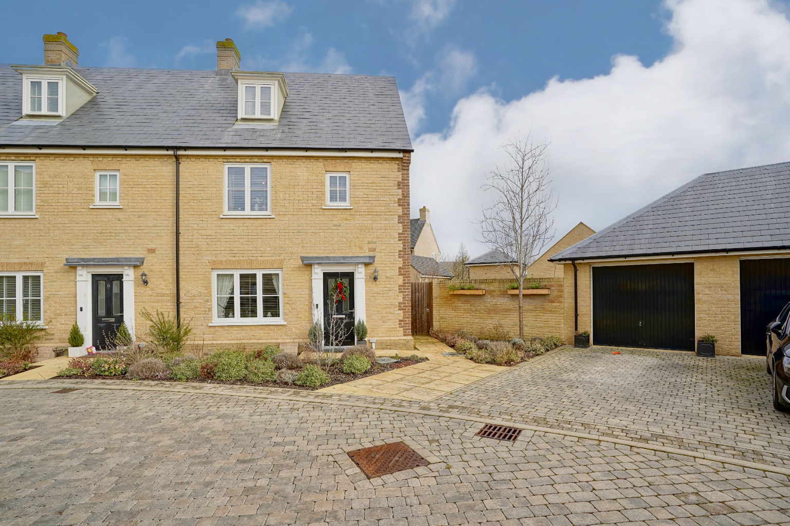 3 bed end of terrace house for sale in Mallory Place, Huntingdon  - Property Image 1