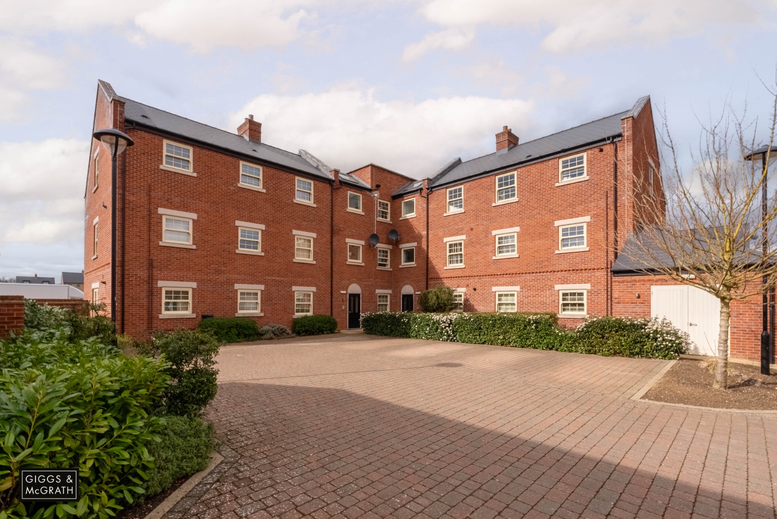 2 bed flat for sale in Central Avenue, Huntingdon, PE28