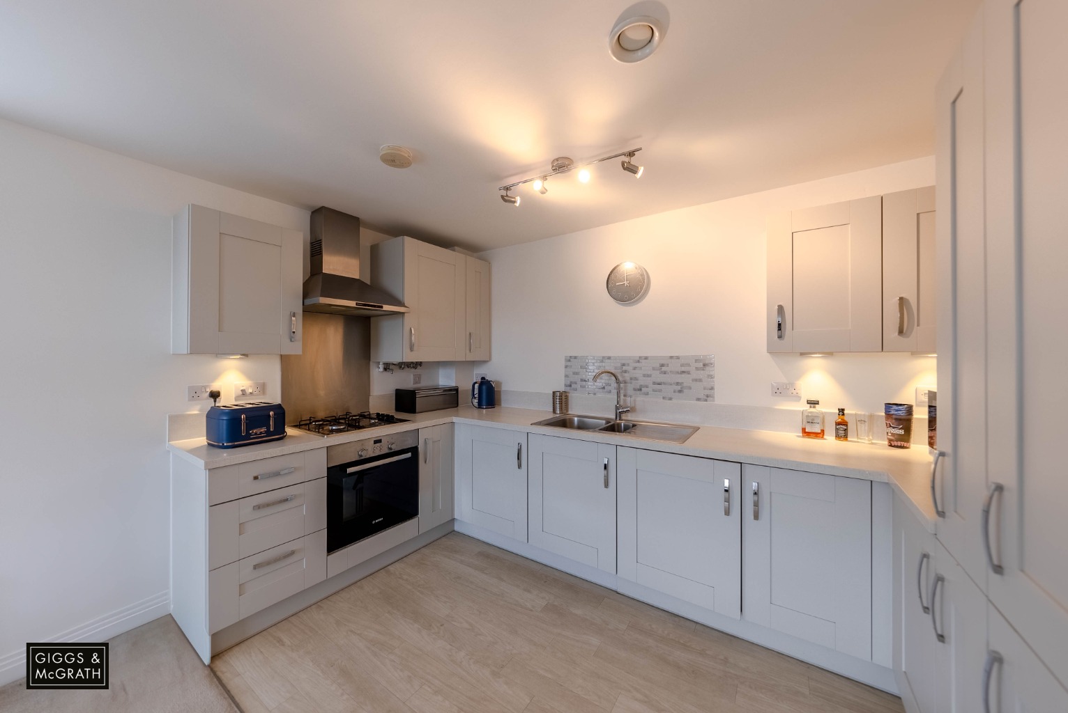 2 bed flat for sale in Central Avenue, Huntingdon  - Property Image 2