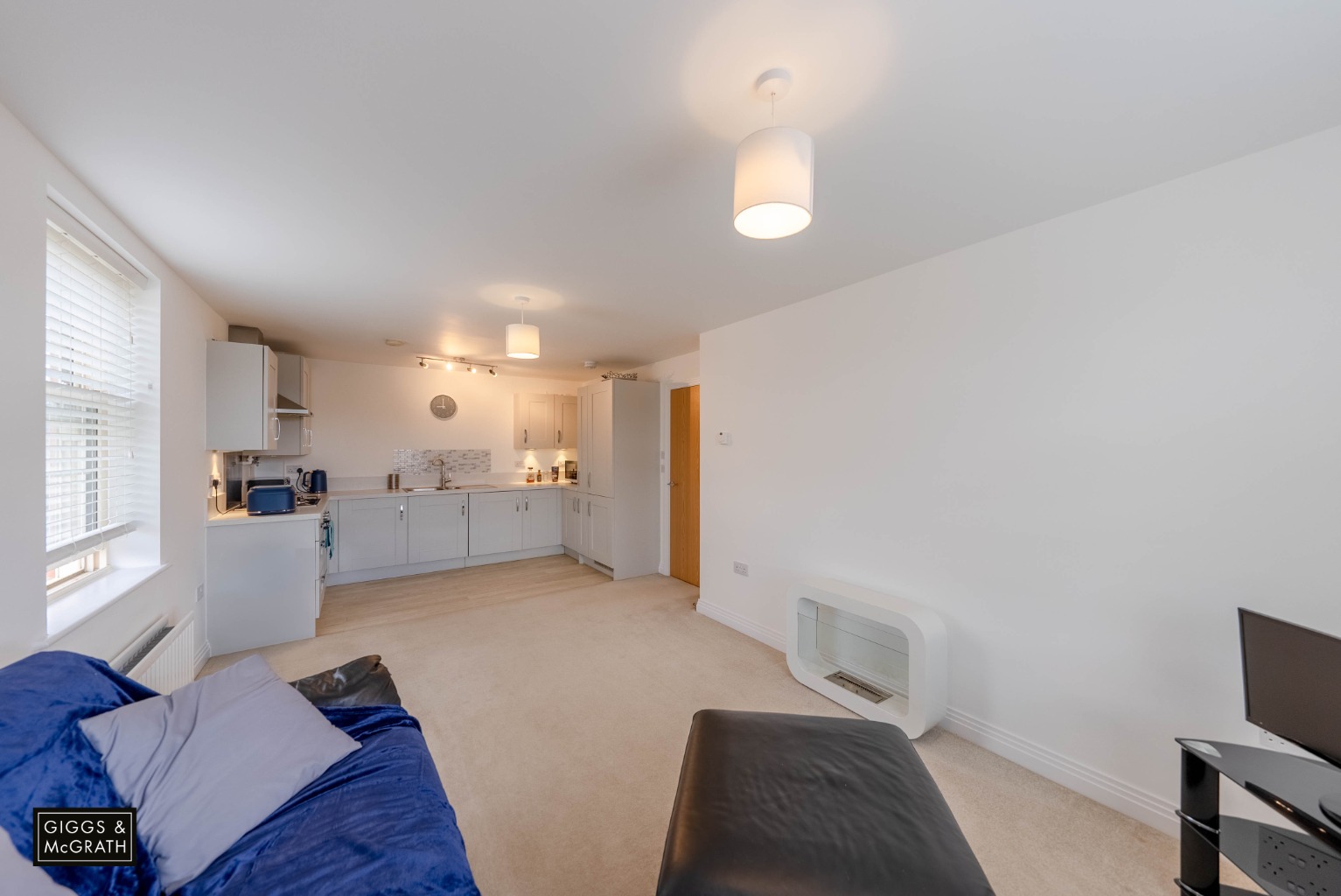 2 bed flat for sale in Central Avenue, Huntingdon  - Property Image 4