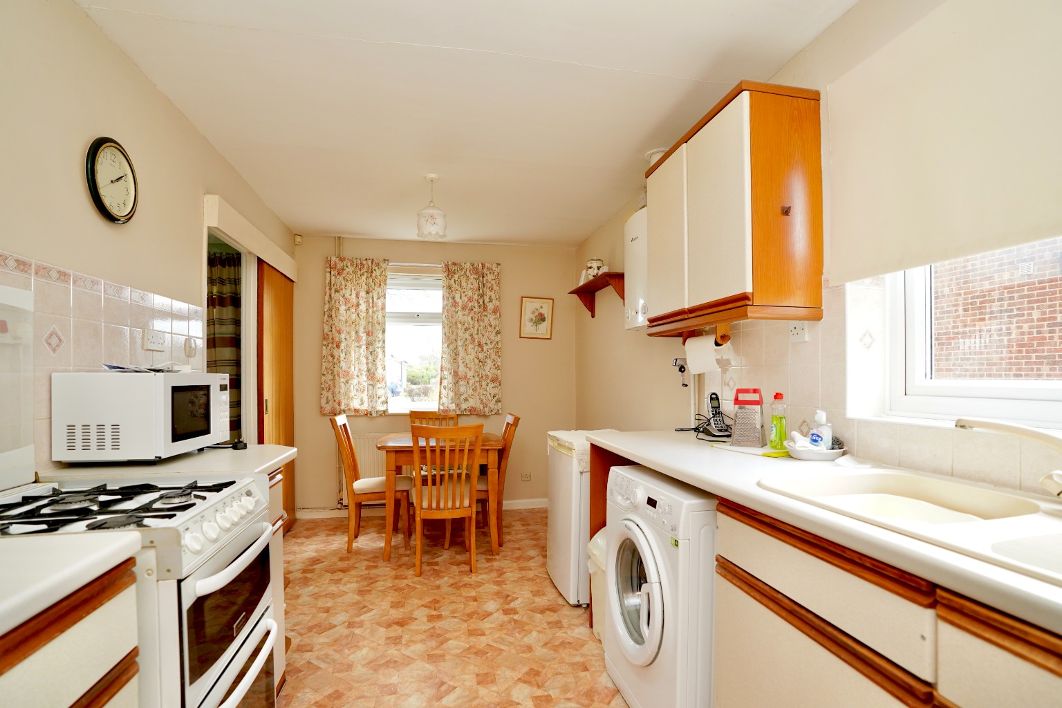 2 bed semi-detached bungalow for sale in Evans Close, Huntingdon  - Property Image 2