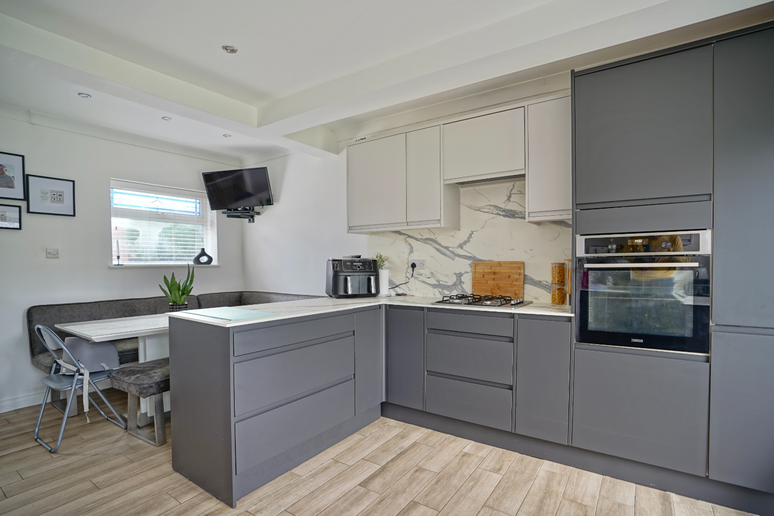 3 bed terraced house for sale in Coxons Close, Huntingdon  - Property Image 2