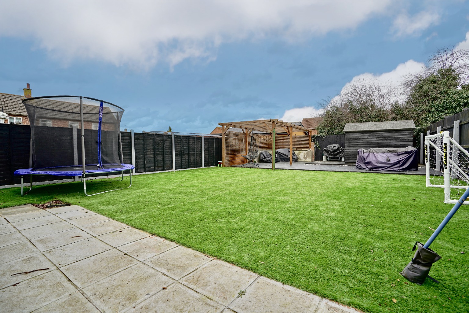 3 bed terraced house for sale in Coxons Close, Huntingdon  - Property Image 4