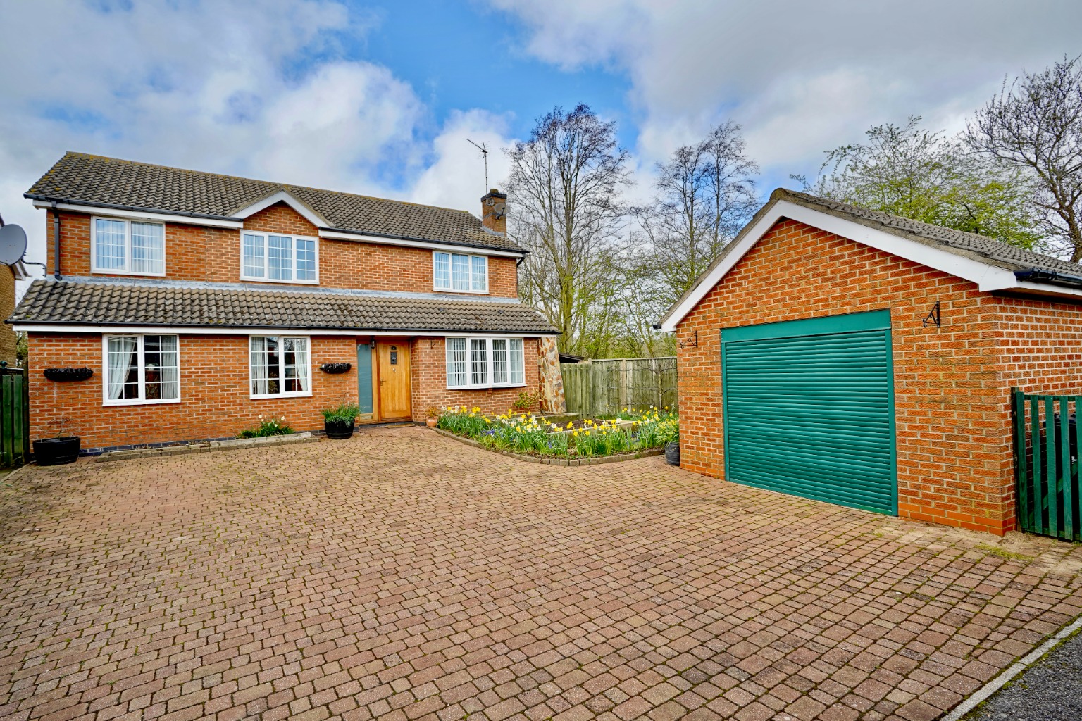 4 bed detached house for sale in Coniston Close, Huntingdon  - Property Image 1