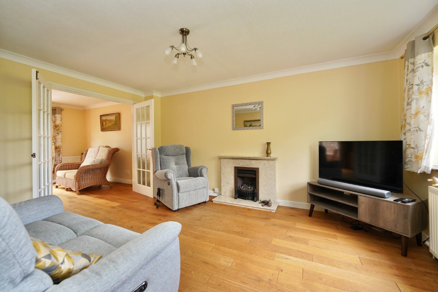 3 bed link detached house for sale in School Lane, Huntingdon 1