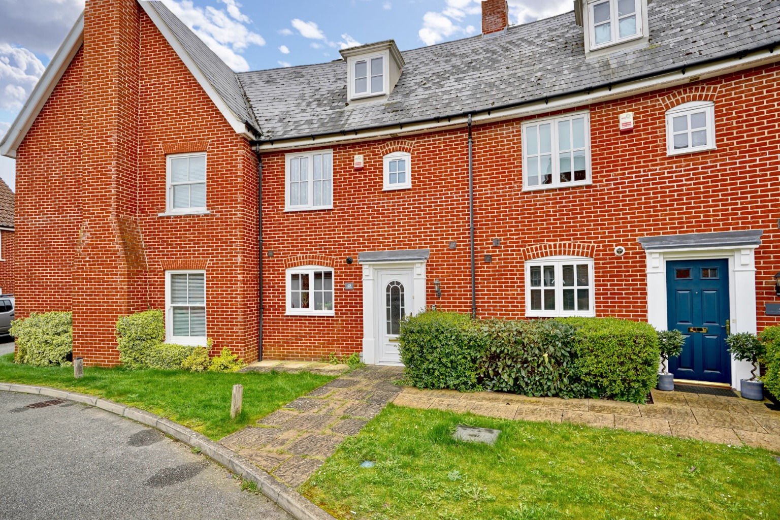 4 bed terraced house for sale in South Park Drive, Cambridgeshire - Property Image 1