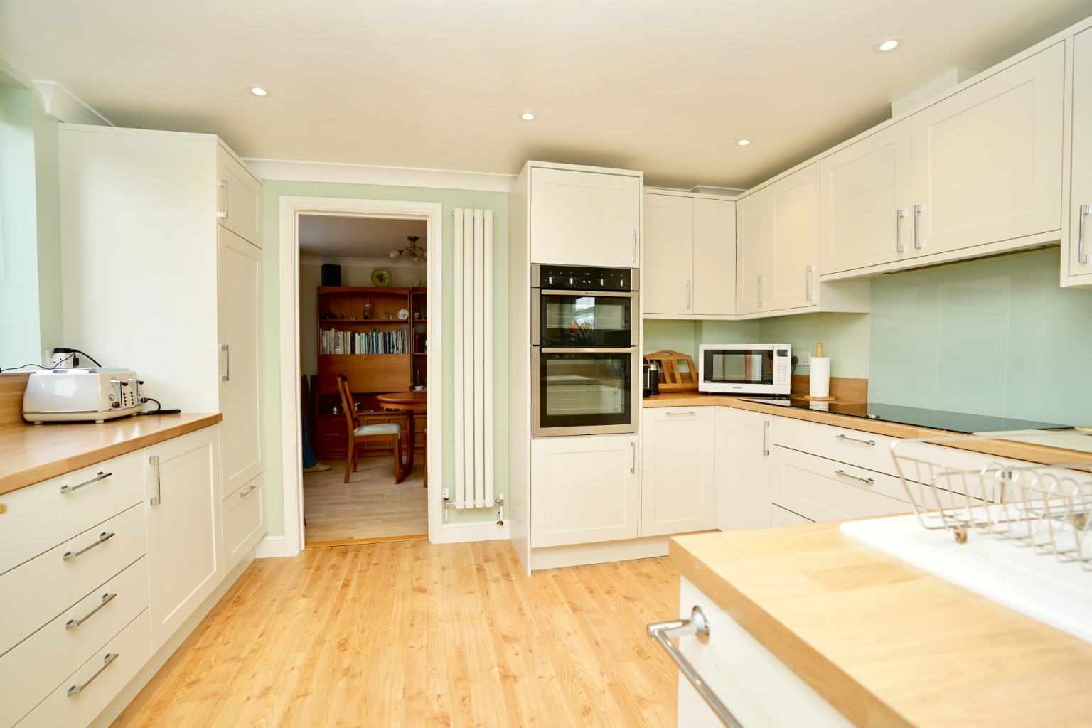 3 bed detached bungalow for sale in Parkhall Road, Huntingdon 2