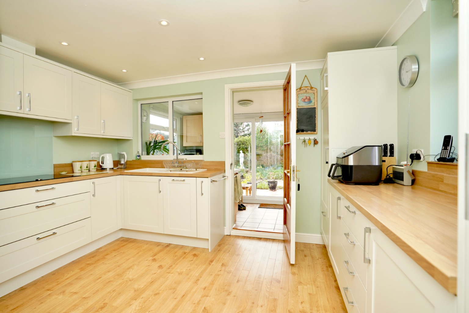 3 bed detached bungalow for sale in Parkhall Road, Huntingdon 7