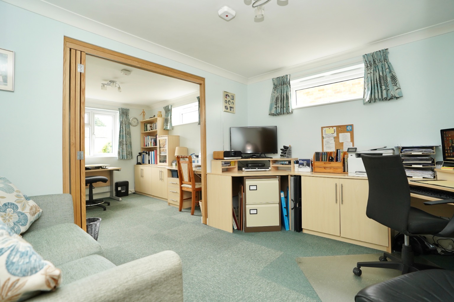 3 bed detached bungalow for sale in Parkhall Road, Huntingdon 10
