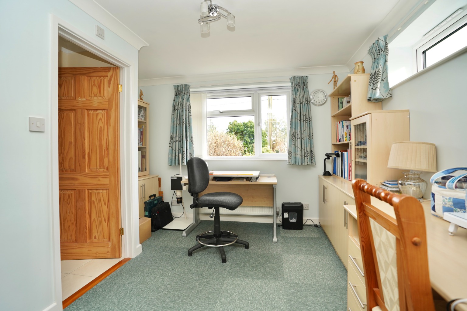 3 bed detached bungalow for sale in Parkhall Road, Huntingdon 9
