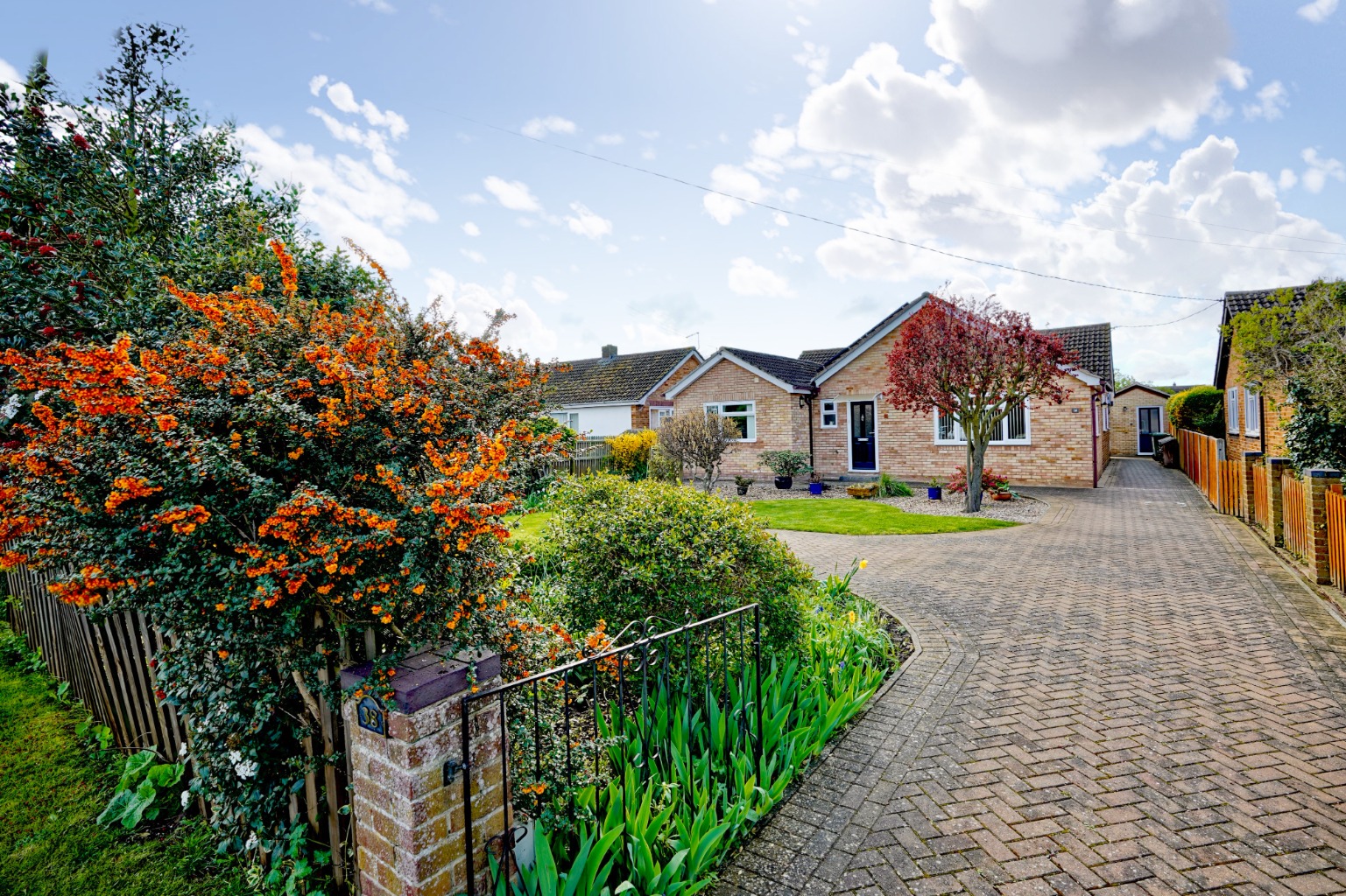 3 bed detached bungalow for sale in Parkhall Road, Huntingdon  - Property Image 4