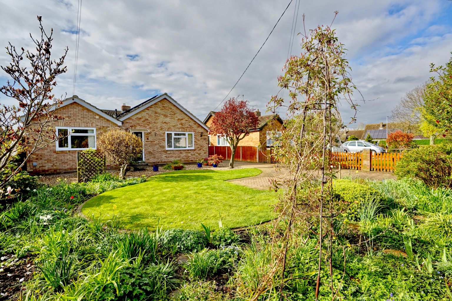 3 bed detached bungalow for sale in Parkhall Road, Huntingdon - Property Image 1