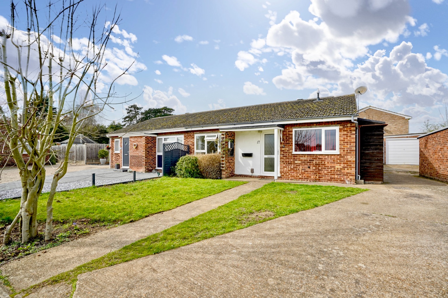 3 bed bungalow for sale in Tythe Piece, Huntingdon, PE28