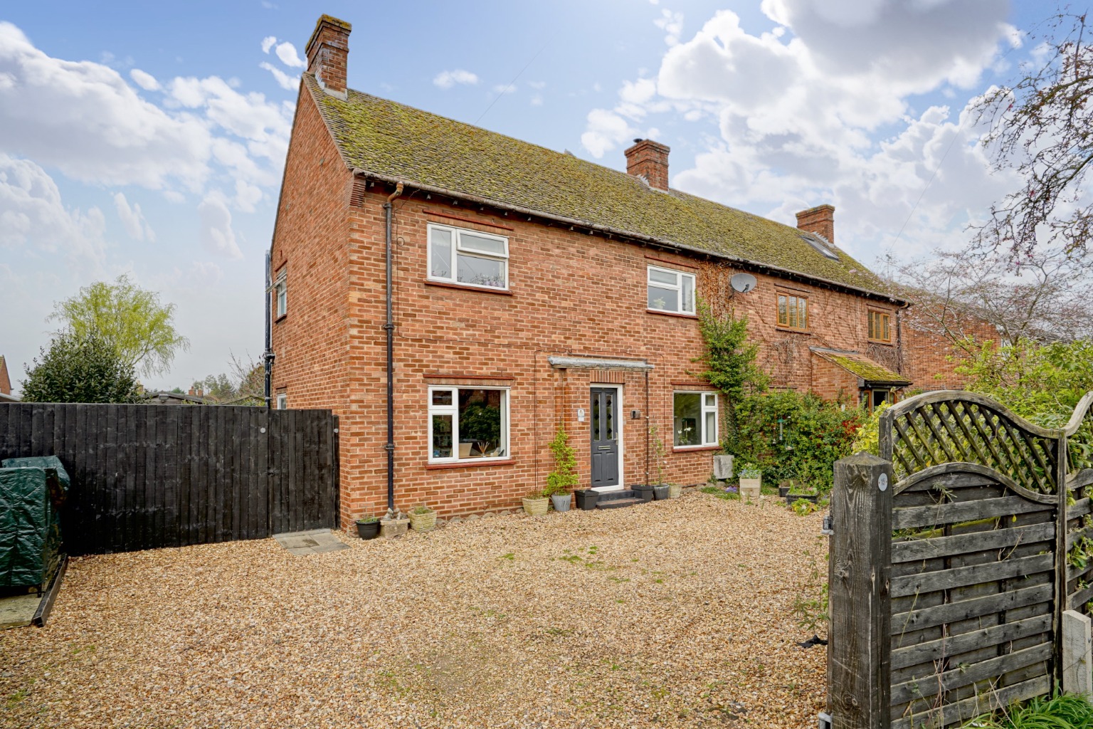 3 bed semi-detached house for sale in Bernard Road, Huntingdon  - Property Image 1