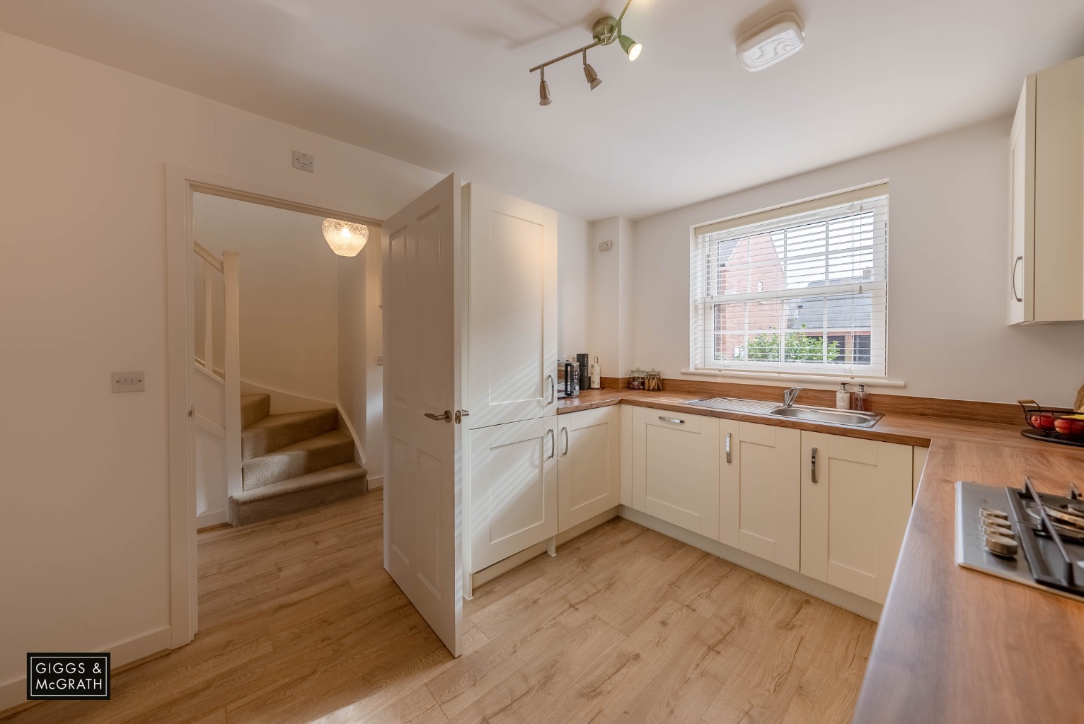 3 bed semi-detached house for sale in Hetley Close, Huntingdon 6